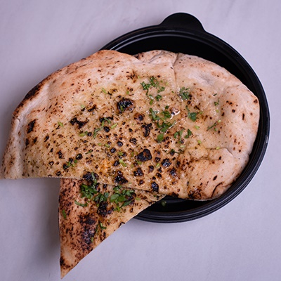 GARLIC CORIANDER NAAN (V)
