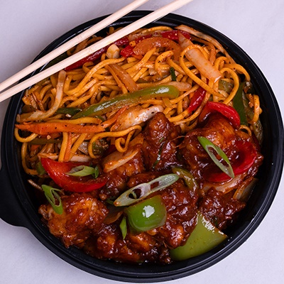 CHILLI CHICKEN + HAKKA NOODLES